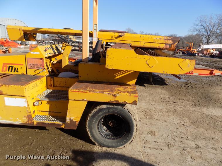 image for item DY9167 1984 BMC MH42B breaker