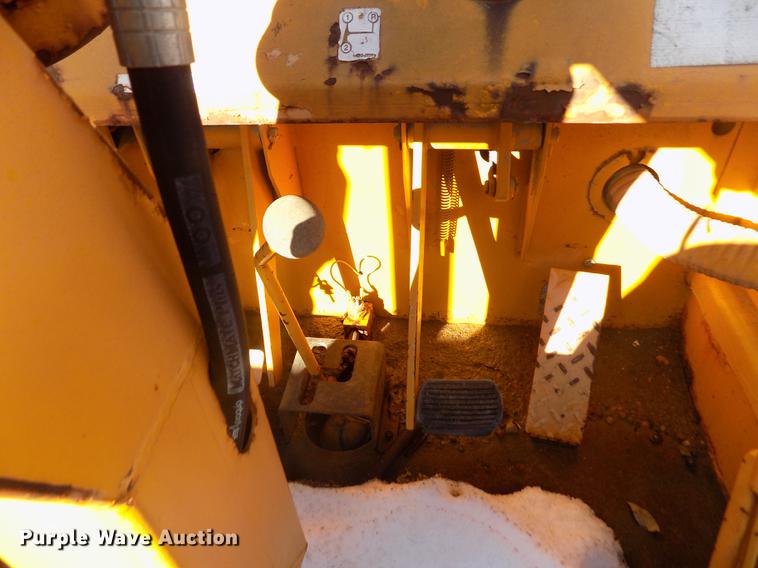 image for item DY9167 1984 BMC MH42B breaker