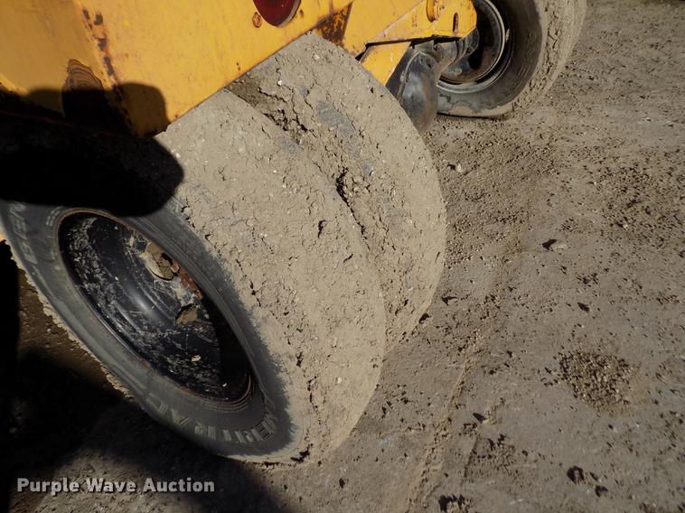 image for item DY9167 1984 BMC MH42B breaker