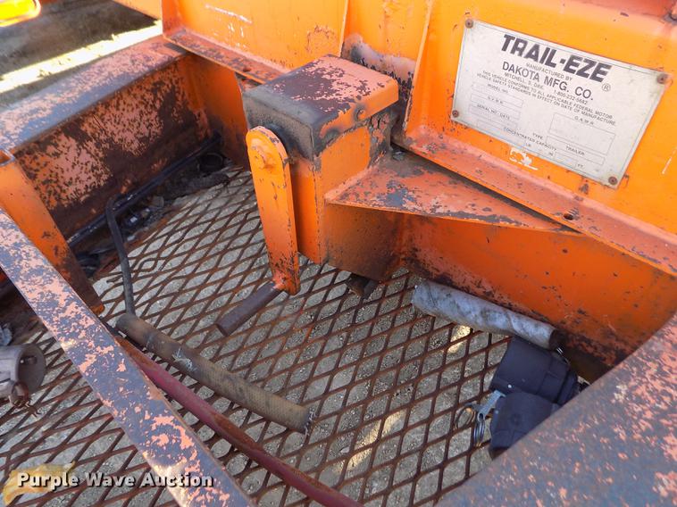 image for item DY9168 1992 Trail-Eze equipment trailer