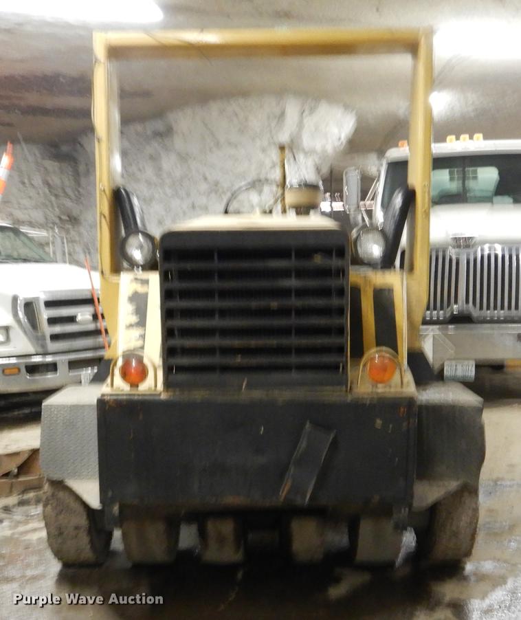 image for item DY9762 1984 Hyster C530A pneumatic roller