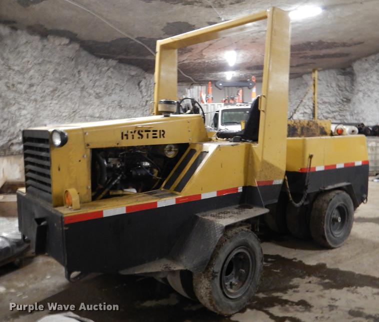 image for item DY9762 1984 Hyster C530A pneumatic roller