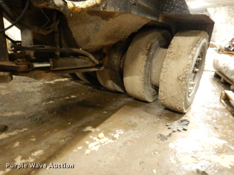 image for item DY9762 1984 Hyster C530A pneumatic roller