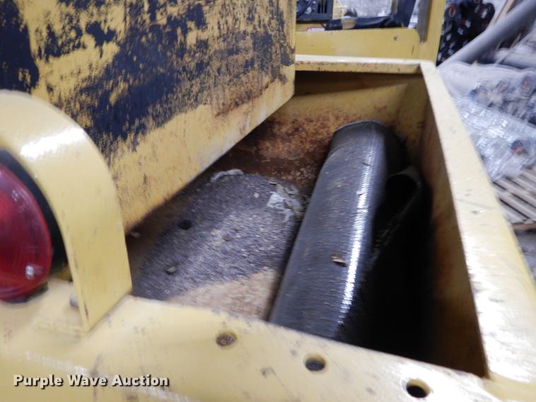 image for item DY9762 1984 Hyster C530A pneumatic roller