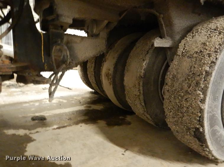 image for item DY9762 1984 Hyster C530A pneumatic roller