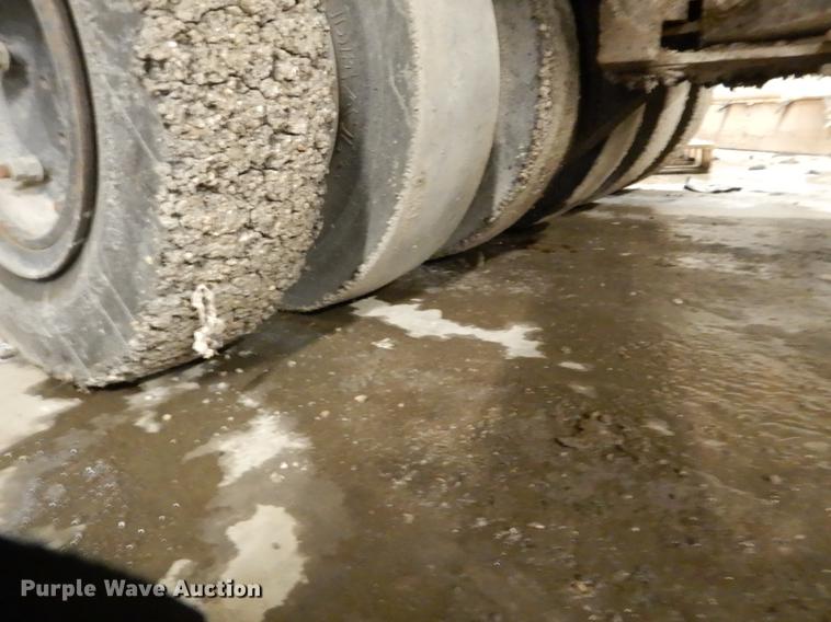 image for item DY9762 1984 Hyster C530A pneumatic roller