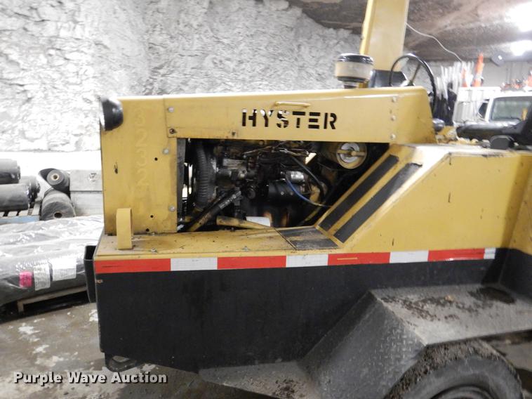 image for item DY9762 1984 Hyster C530A pneumatic roller