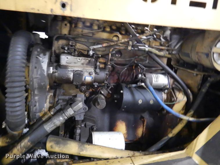 image for item DY9762 1984 Hyster C530A pneumatic roller