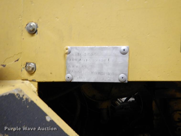 image for item DY9762 1984 Hyster C530A pneumatic roller