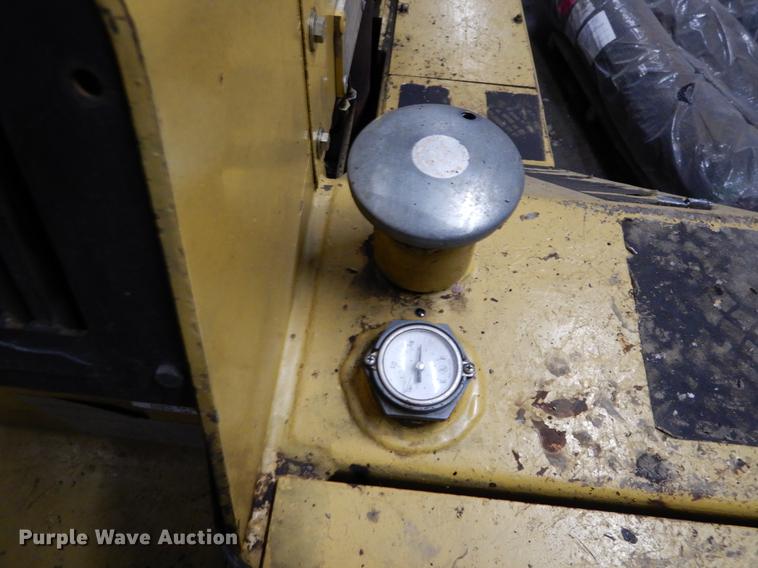 image for item DY9762 1984 Hyster C530A pneumatic roller