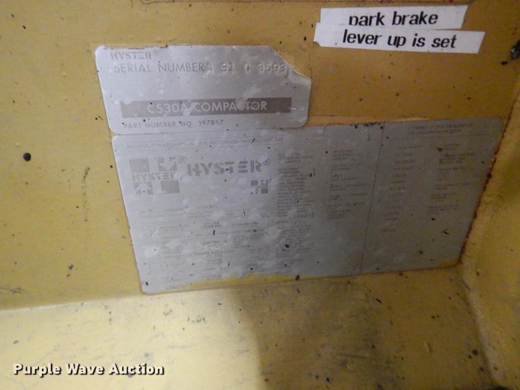 image for item DY9762 1984 Hyster C530A pneumatic roller