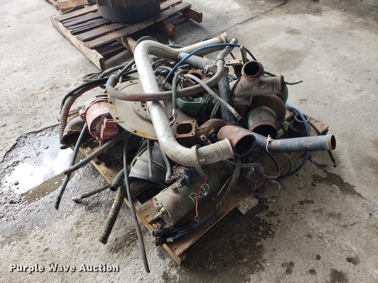 image for item EF9944 (2) Detroit Diesel diesel engines