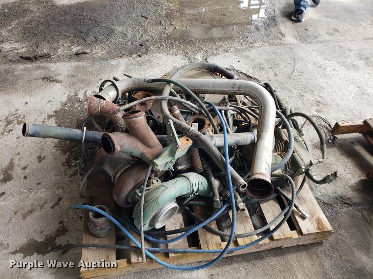 image for item EF9944 (2) Detroit Diesel diesel engines