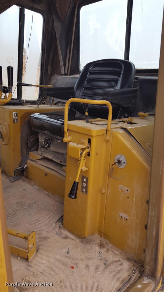 image for item EI9703 1995 Caterpillar D6D dozer