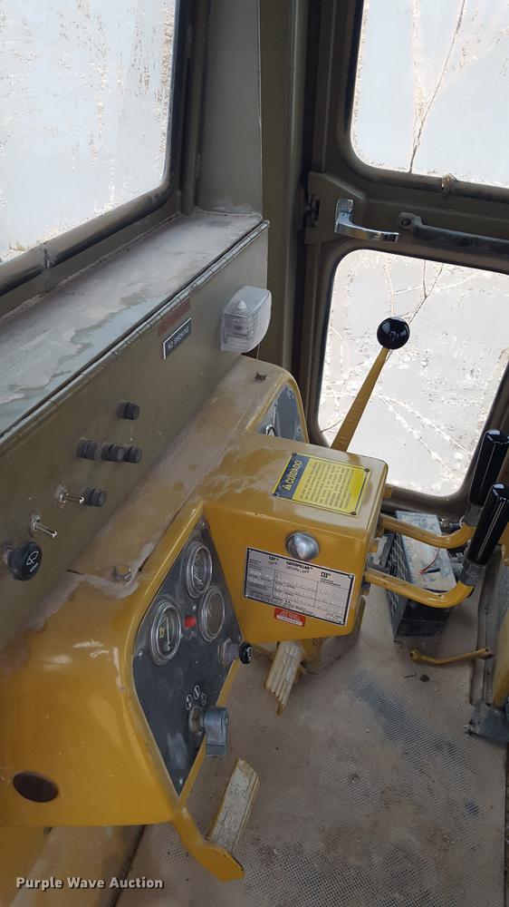 image for item EI9703 1995 Caterpillar D6D dozer