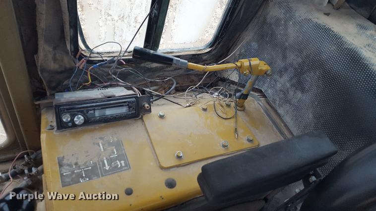 image for item EI9703 1995 Caterpillar D6D dozer