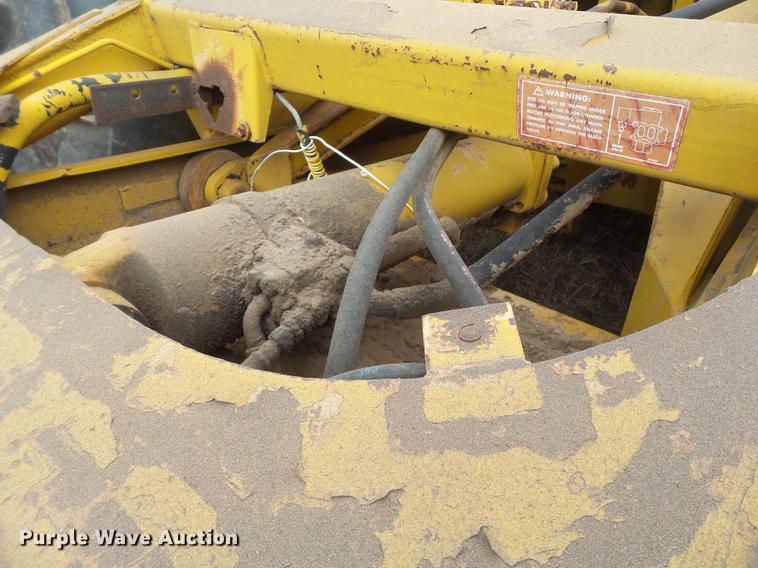 image for item EI9705 1977 Caterpillar 613B scraper