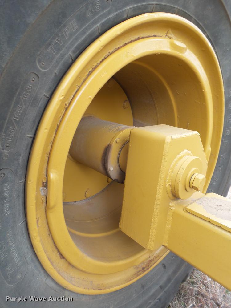 image for item EI9705 1977 Caterpillar 613B scraper