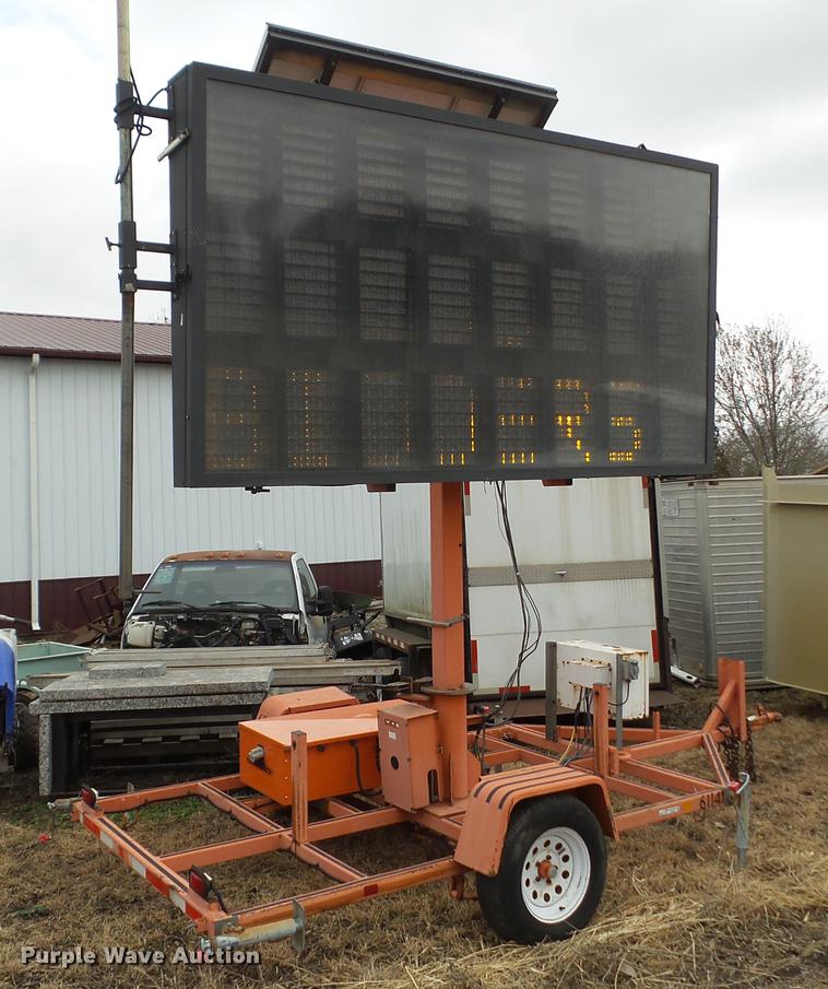 2000 Wanco WTLMB5LLAM message board in Altoona, IA Item EM9009 sold