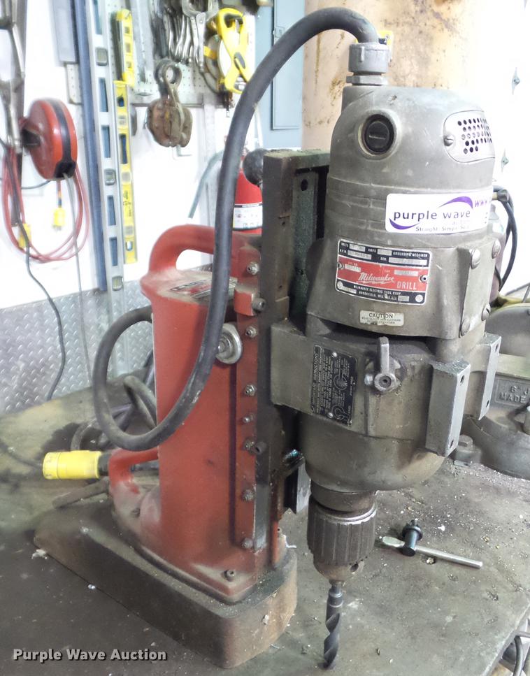 image for item EM9015 Milwaukee elctro-magnetic drill press