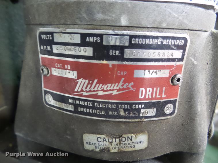 image for item EM9015 Milwaukee elctro-magnetic drill press