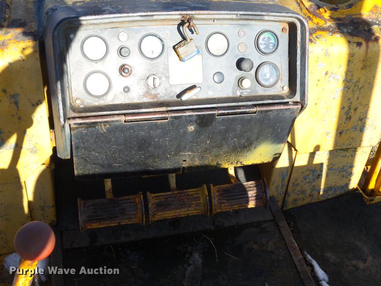 image for item EM9016 1990 John Deere 755B track loader