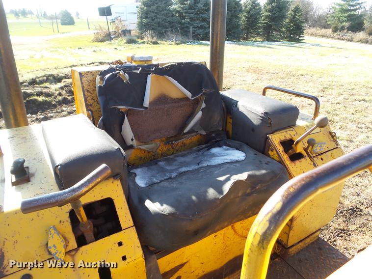 image for item EM9018 1979 John Deere 550C dozer