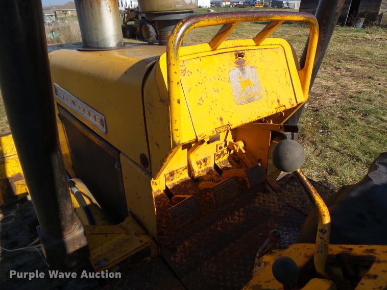 image for item EM9018 1979 John Deere 550C dozer