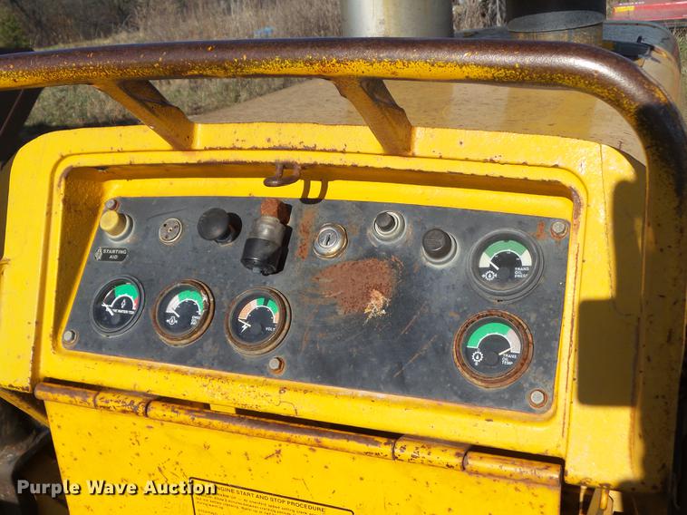 image for item EM9018 1979 John Deere 550C dozer