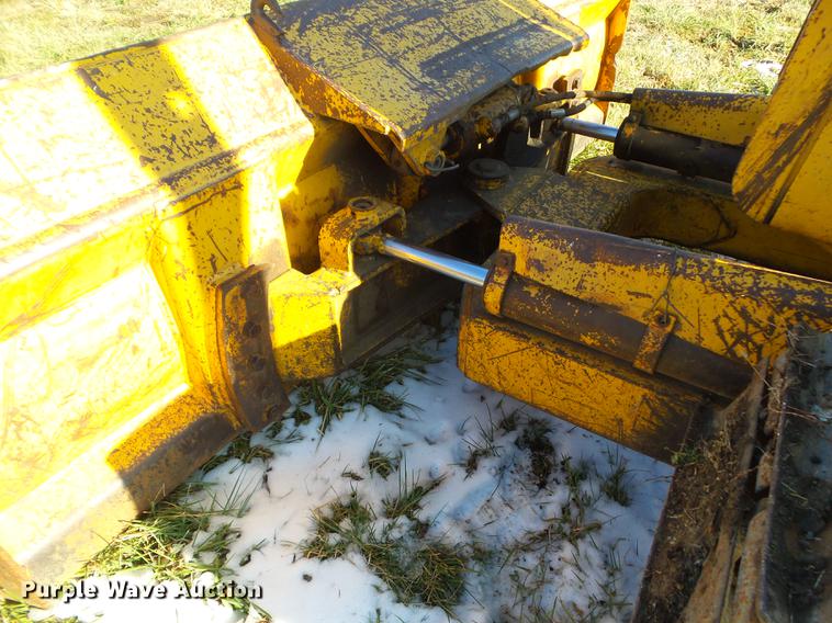 image for item EM9018 1979 John Deere 550C dozer