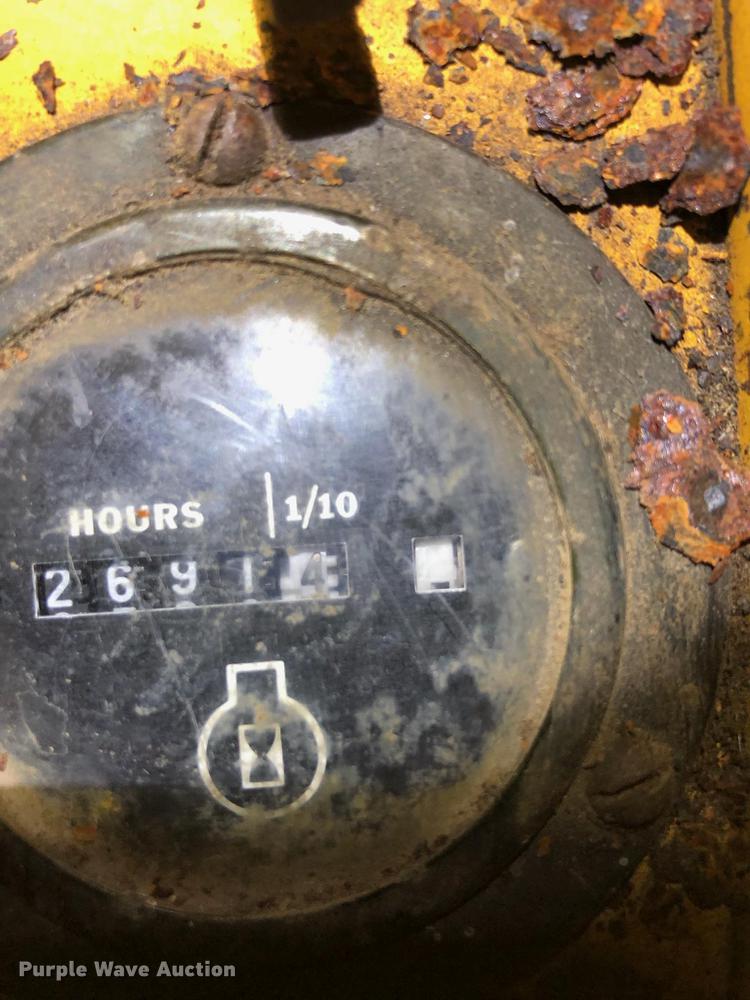 image for item EM9018 1979 John Deere 550C dozer