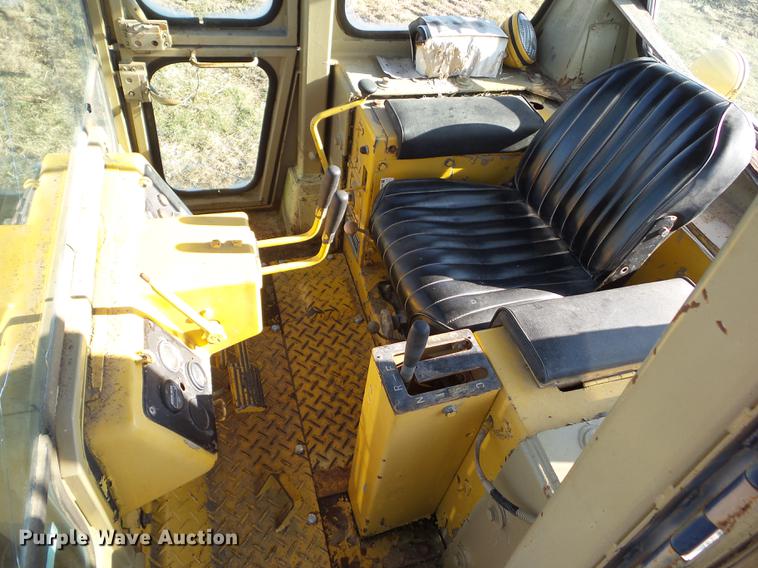 image for item EM9019 1992 Komatsu D68E-1 dozer