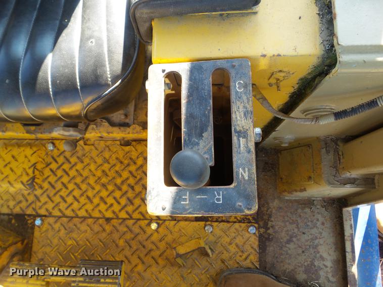 image for item EM9019 1992 Komatsu D68E-1 dozer