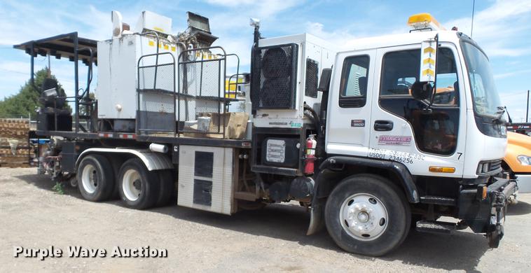 image for item EN9620 1999 GMC T6500 road striper truck