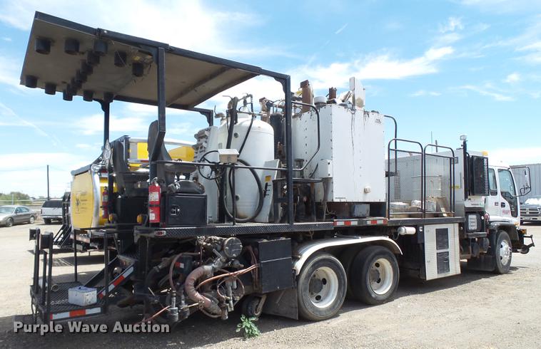 image for item EN9620 1999 GMC T6500 road striper truck