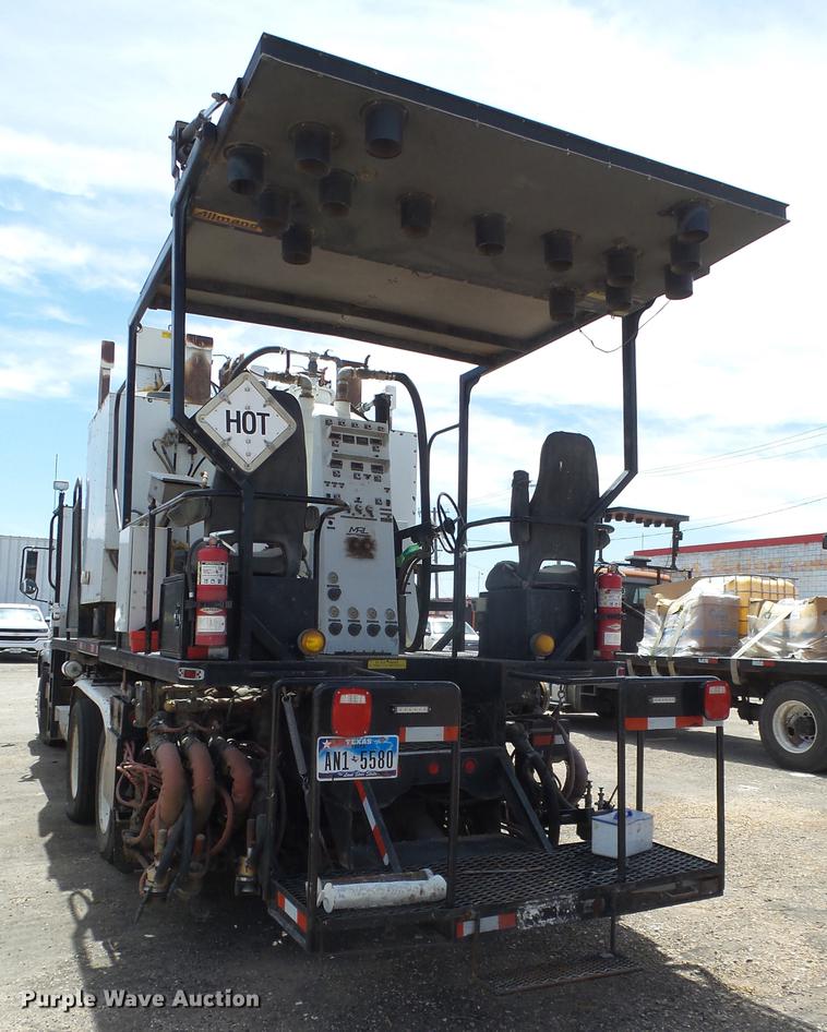 image for item EN9620 1999 GMC T6500 road striper truck