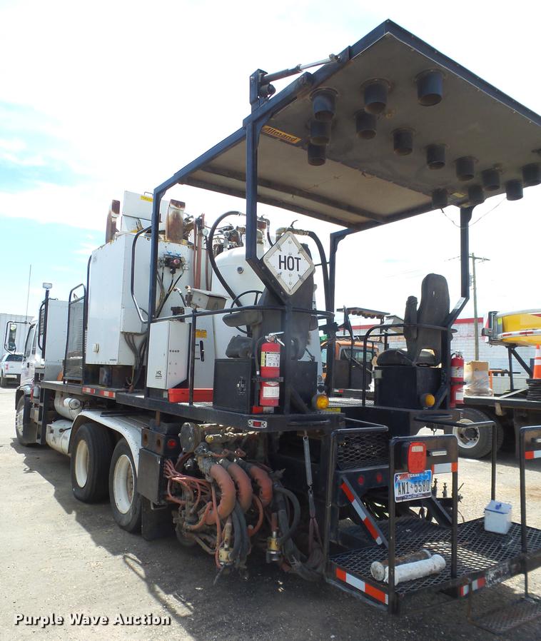 image for item EN9620 1999 GMC T6500 road striper truck