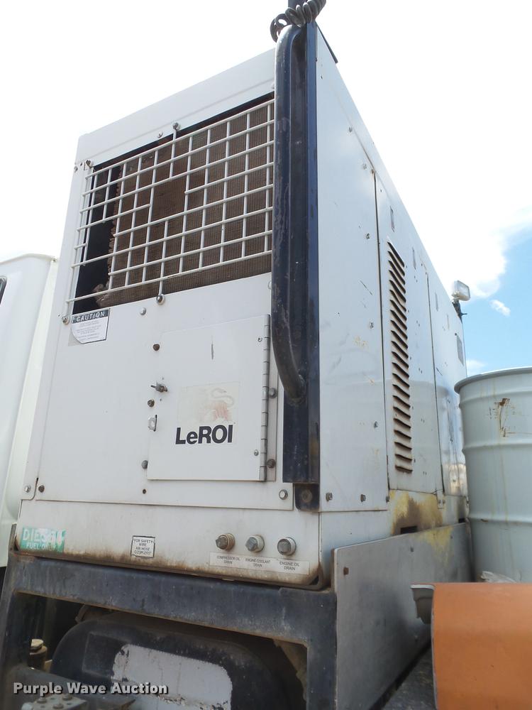 image for item EN9620 1999 GMC T6500 road striper truck