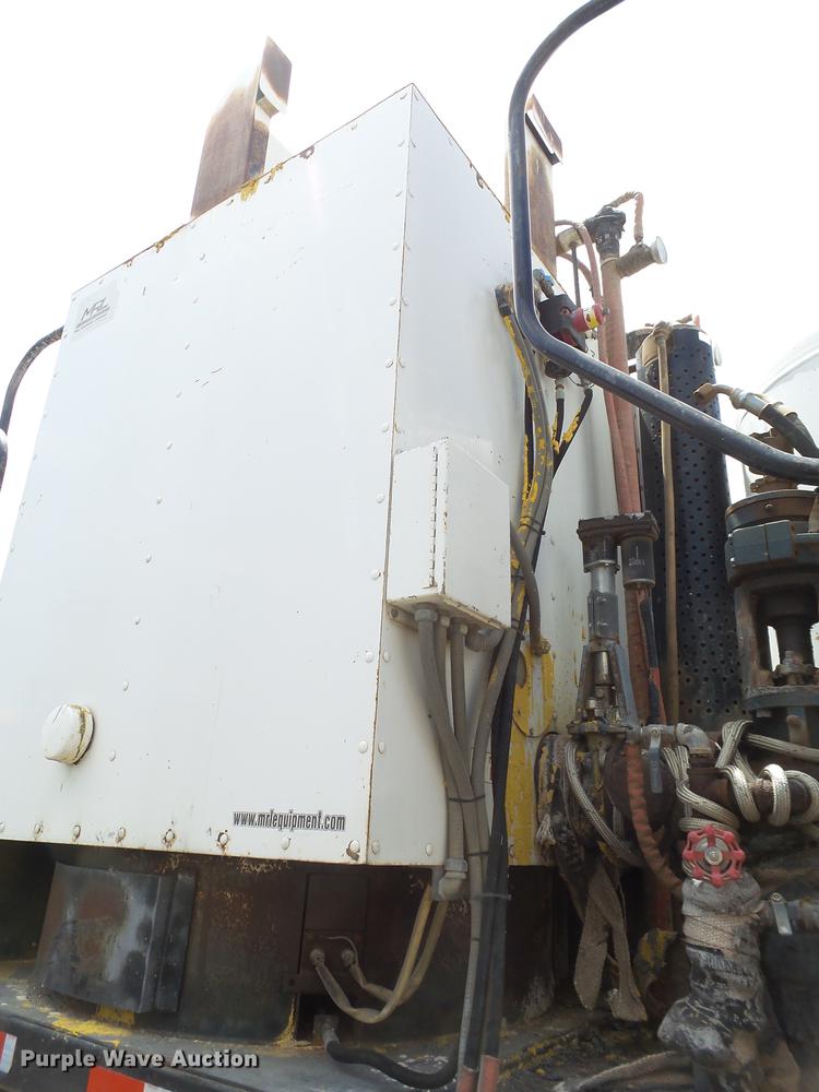 image for item EN9620 1999 GMC T6500 road striper truck