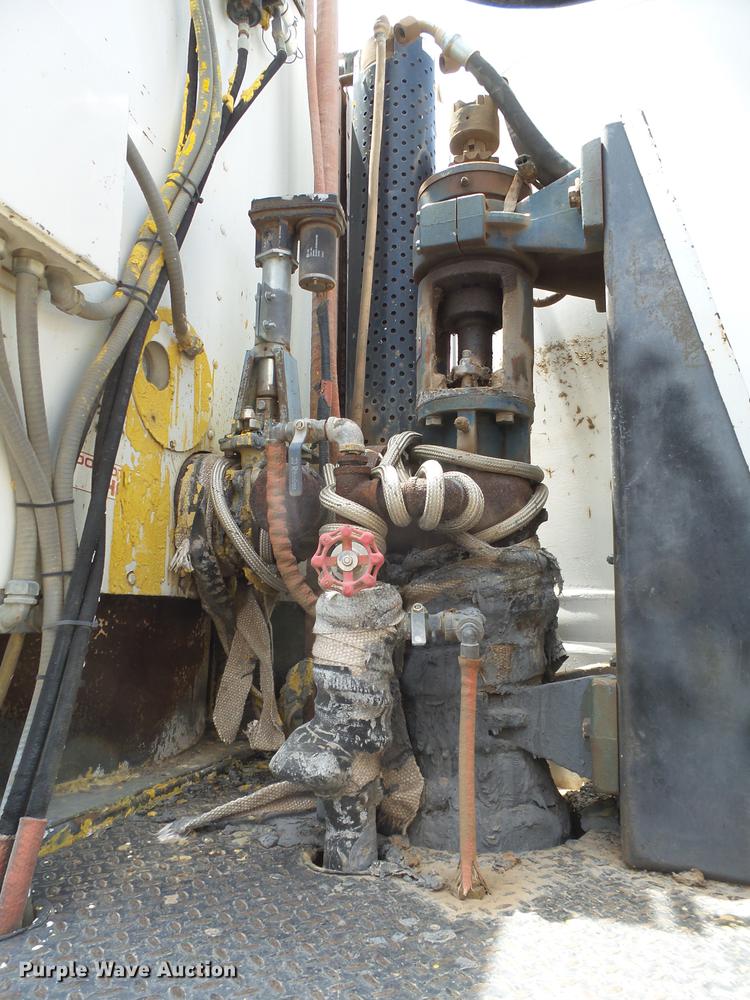 image for item EN9620 1999 GMC T6500 road striper truck