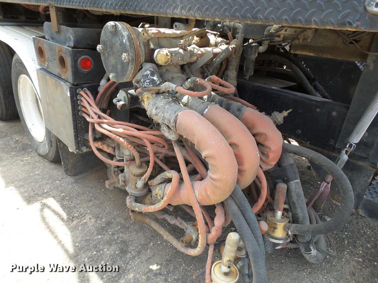 image for item EN9620 1999 GMC T6500 road striper truck