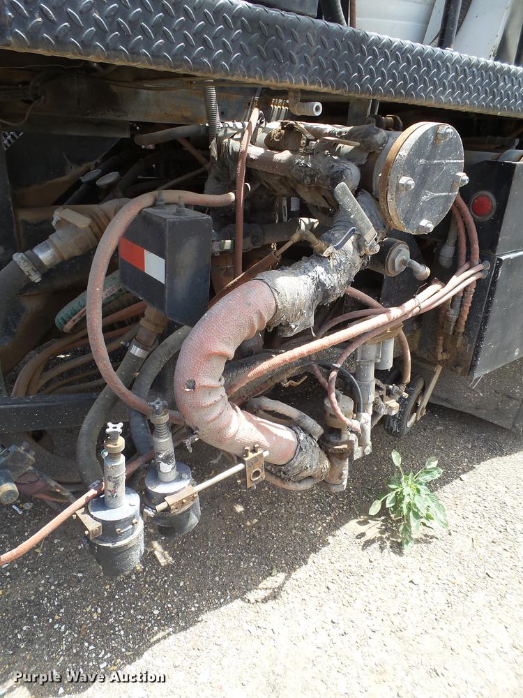 image for item EN9620 1999 GMC T6500 road striper truck