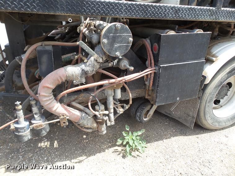 image for item EN9620 1999 GMC T6500 road striper truck