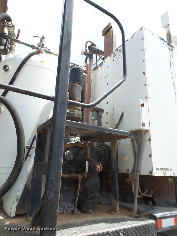 image for item EN9620 1999 GMC T6500 road striper truck