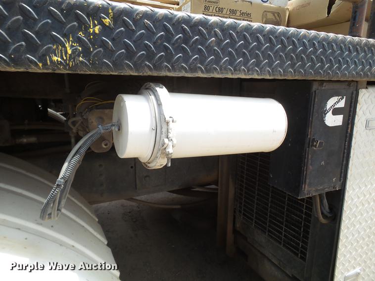 image for item EN9620 1999 GMC T6500 road striper truck