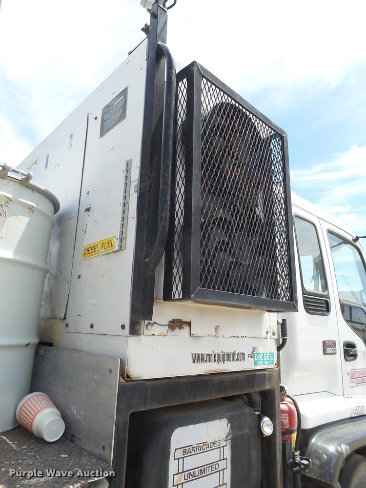 image for item EN9620 1999 GMC T6500 road striper truck