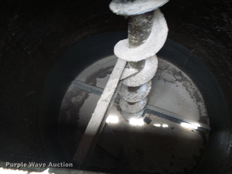 image for item EN9620 1999 GMC T6500 road striper truck