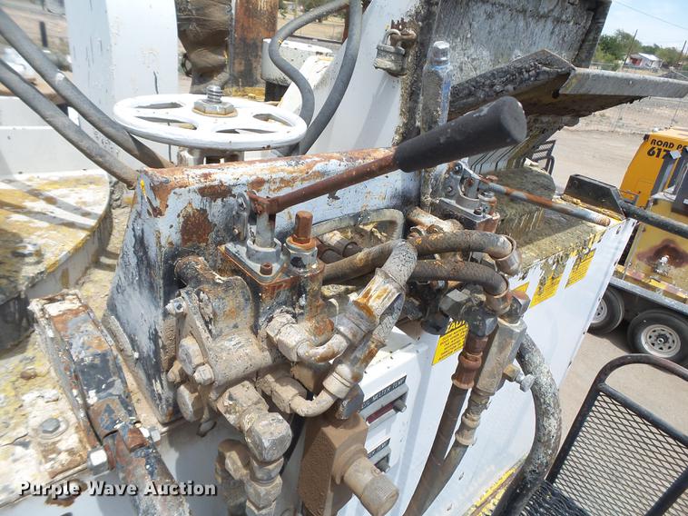 image for item EN9620 1999 GMC T6500 road striper truck