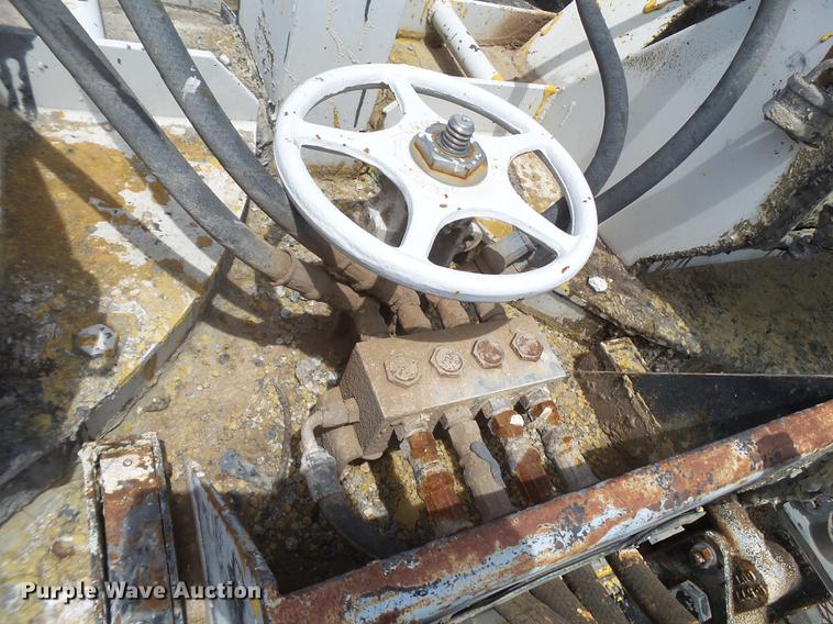 image for item EN9620 1999 GMC T6500 road striper truck