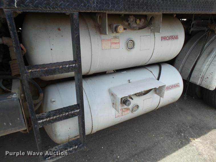 image for item EN9620 1999 GMC T6500 road striper truck